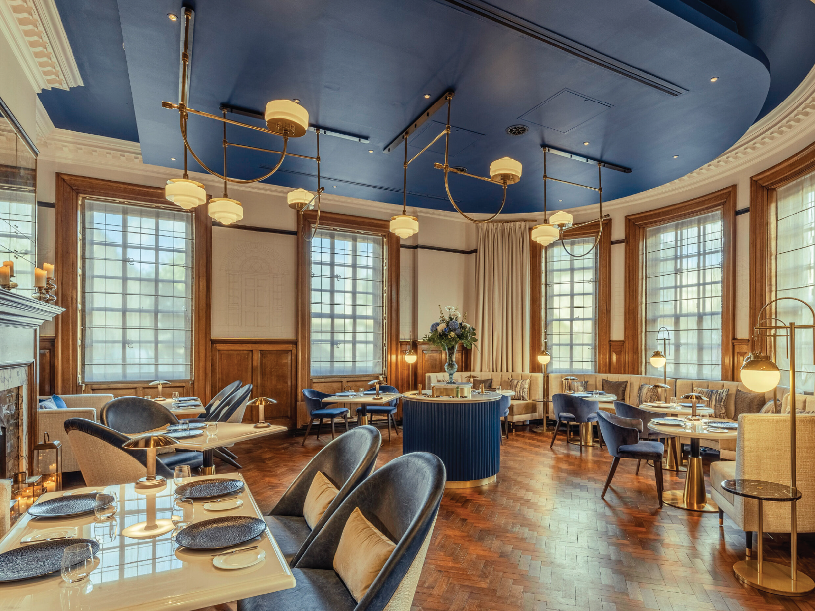 Restaurant eating area